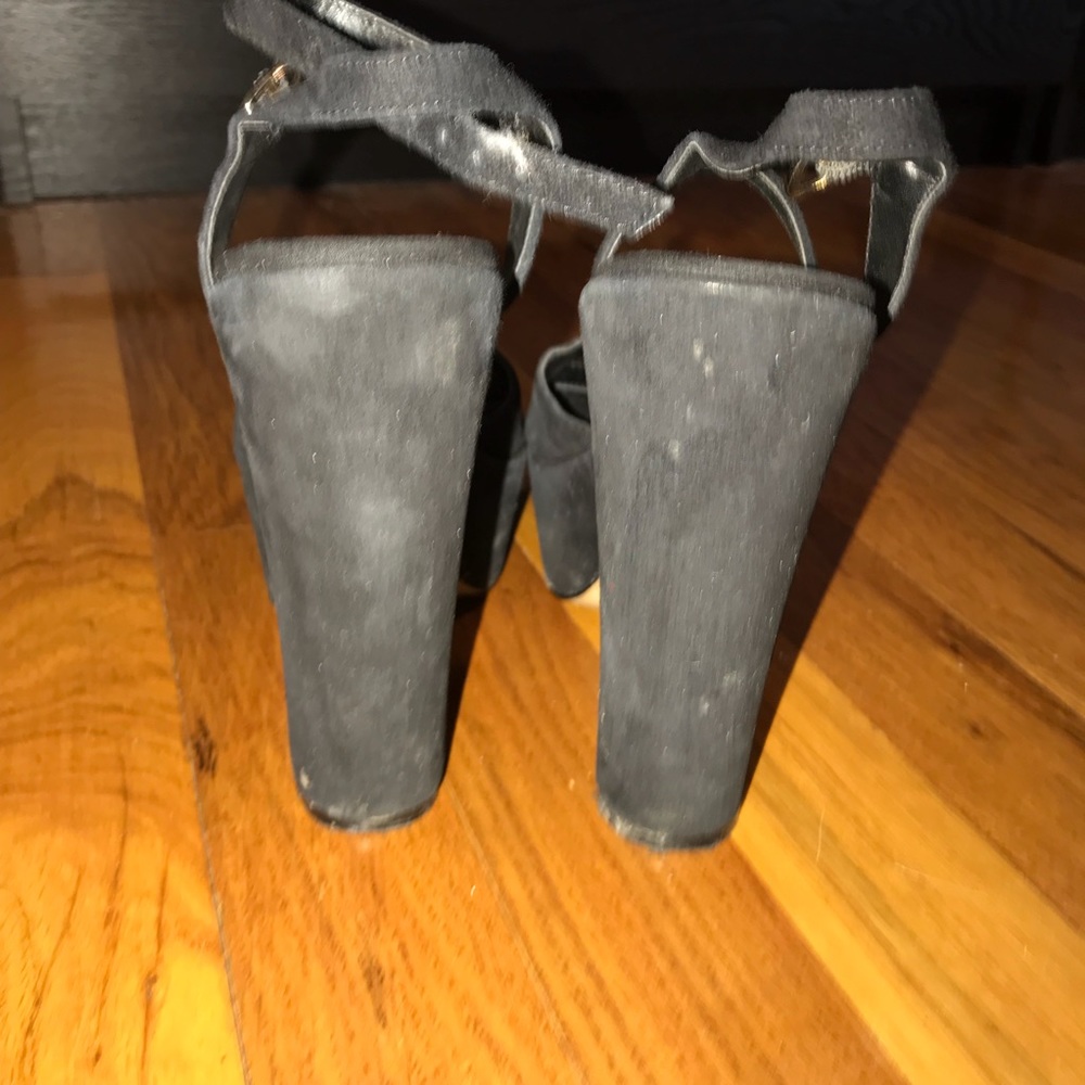 Heels - Picture 3 of 4